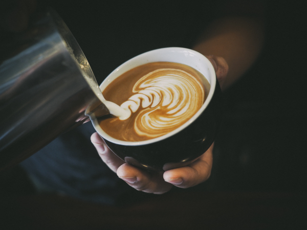 Comment réussir sa mousse de lait sur sa machine à café à grain ? - Blog  MaxiCoffee